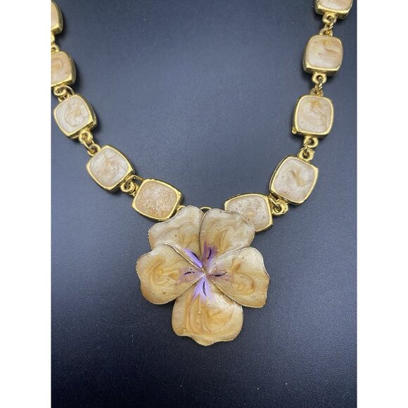 Creamy Champagne Enamel Necklace Vtg Flower Pendant Panel Link Gold 15.5" Choker - Picture 3 of 8